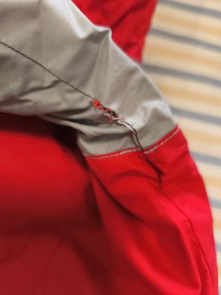 Plumas Columbia Rojo y Gris
