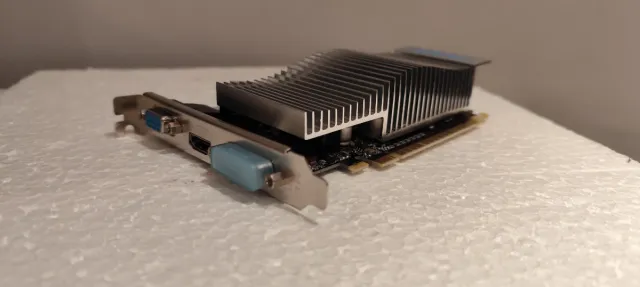 Tarjeta Gráfica Asus GT210 1 giga DDR3