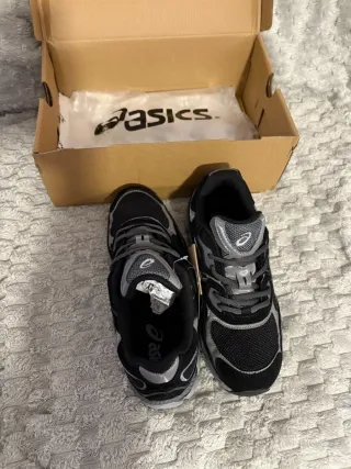 Zapatillas Asics Gel Negras y Grises