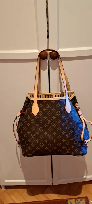 Bolso Louis Vuitton y cartera a juego