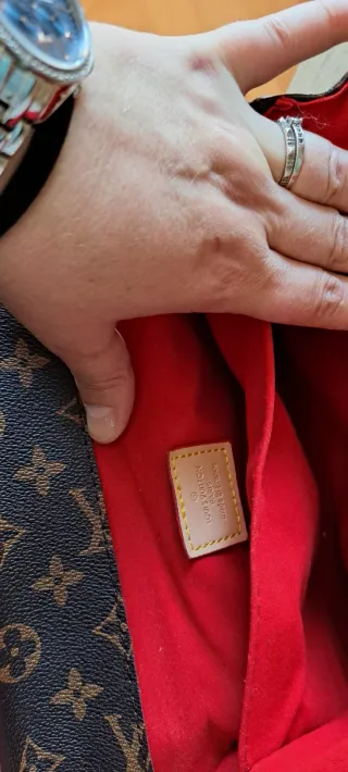 Bolso Louis Vuitton y cartera a juego