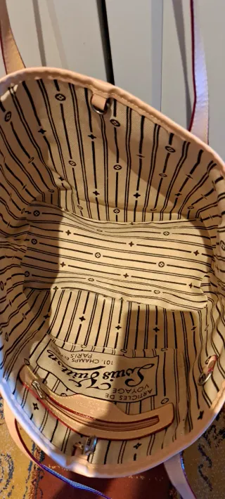 Bolso Louis Vuitton y cartera a juego