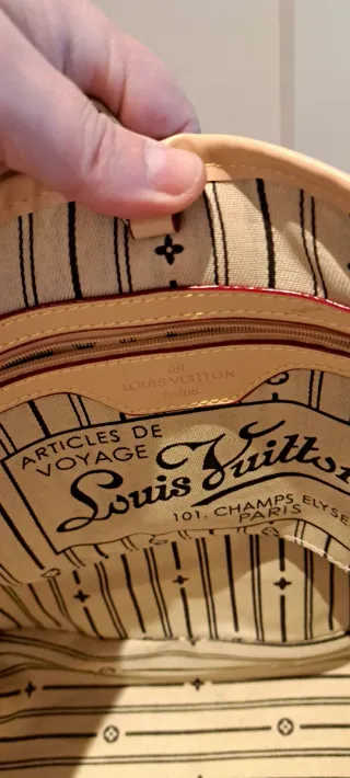 Bolso Louis Vuitton y cartera a juego