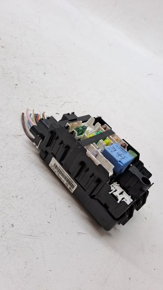 CAJA RELES / FUSIBLES PEUGEOT 308 (8)