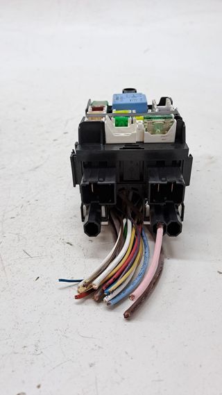CAJA RELES / FUSIBLES PEUGEOT 308 (8)