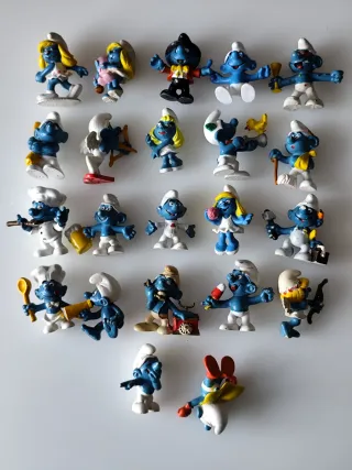 Lote de 22 figuras de Pitufos