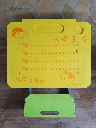 Pupitre infantil de madera