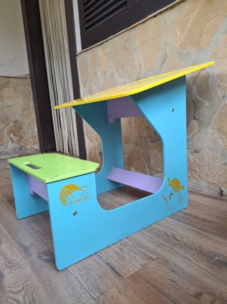 Pupitre infantil de madera