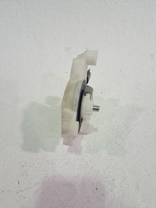 MOTOR ELEVALUNAS DELANTERO IZQUIERDO FORD FOCUS (2)