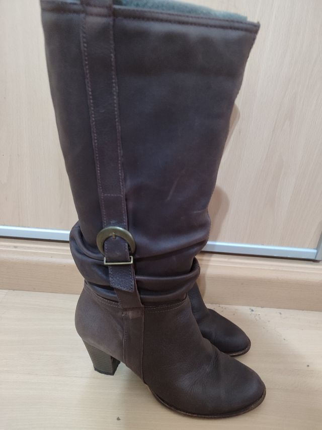 Botas de mujer elegantes y modernas