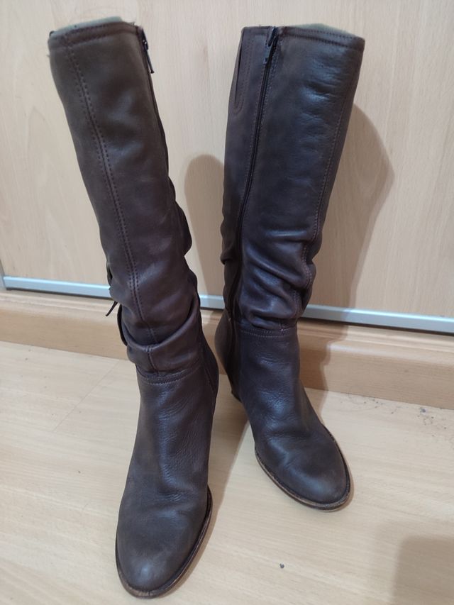 Botas de mujer elegantes y modernas