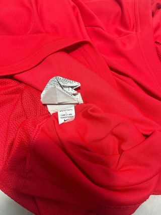 Camiseta deportiva Nike roja