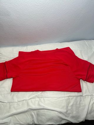 Camiseta deportiva Nike roja