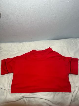 Camiseta deportiva Nike roja
