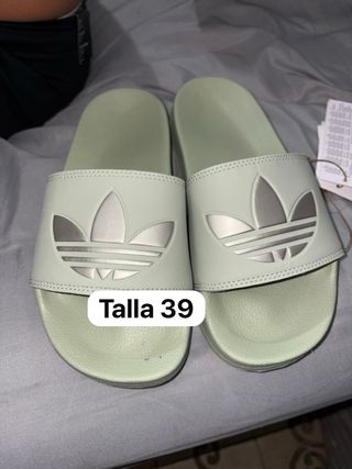 Chanclas Adidas Adilette Verde y Blanco