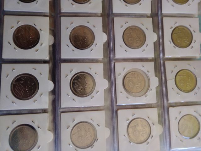 Monedas 2.50 y del Mundial se futbol del 82