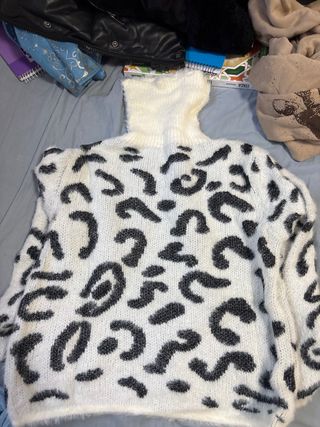 Jersey estampado leopardo cuello alto