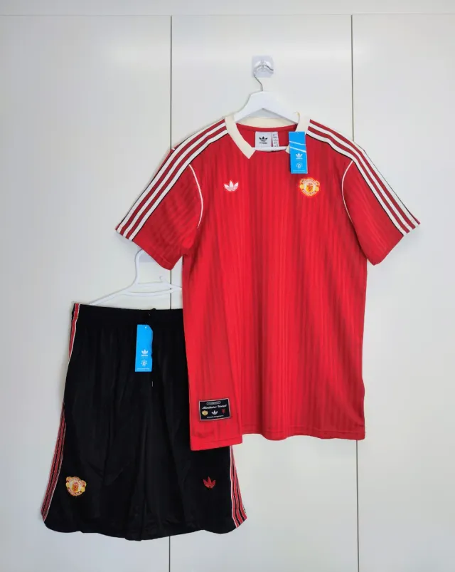 Conjunto de Fútbol Rojo del Manchester 2025/26