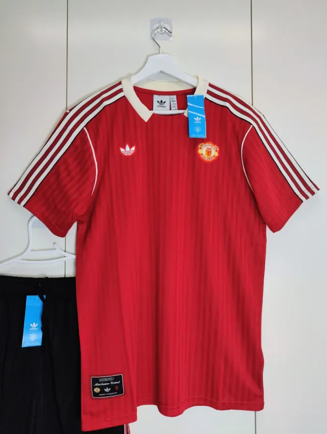 Conjunto de Fútbol Rojo del Manchester 2025/26