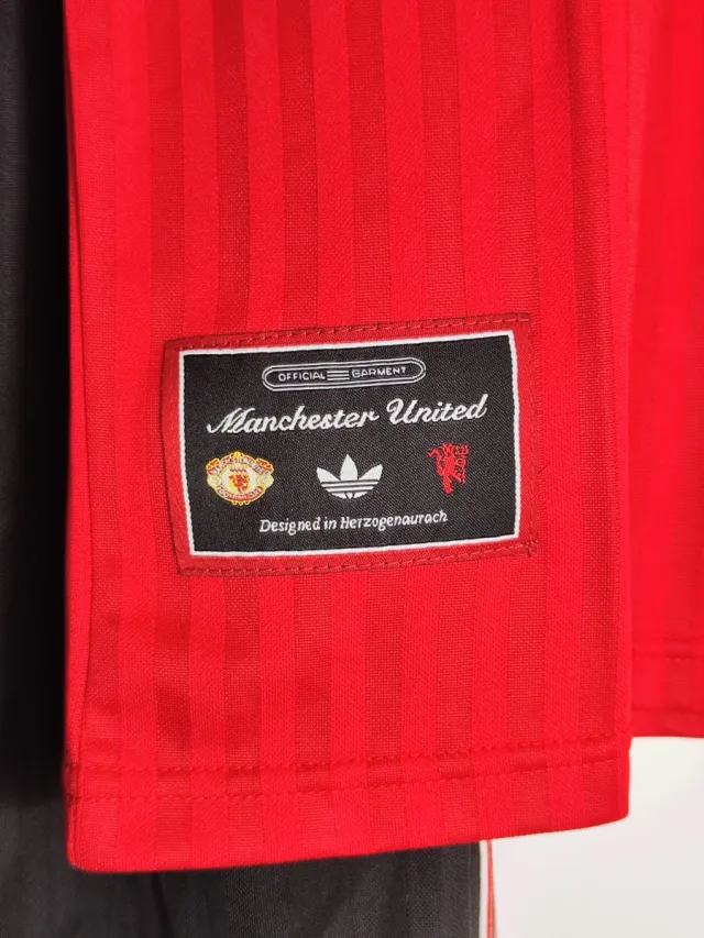 Conjunto de Fútbol Rojo del Manchester 2025/26