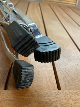 Pie de plato recto para batería