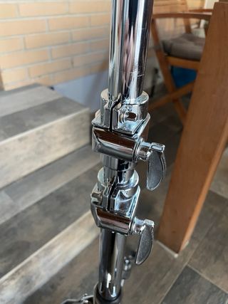 Pie de plato recto para batería