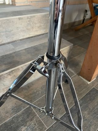 Pie de plato recto para batería