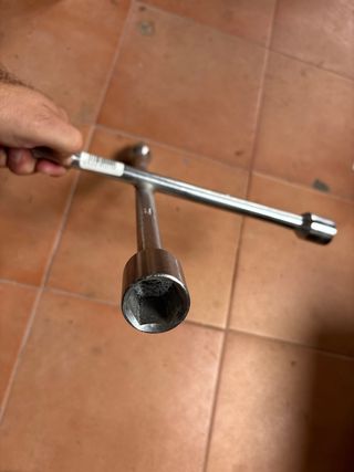 Llave de cruz para ruedas