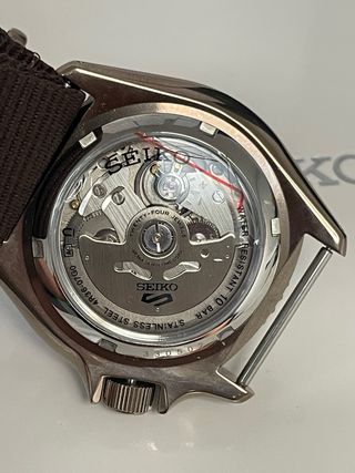 Reloj Seiko 5 Sport Brown SRPD85K1