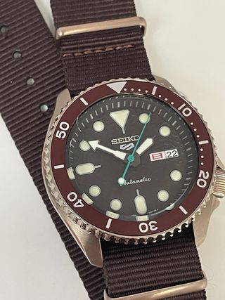 Reloj Seiko 5 Sport Brown SRPD85K1