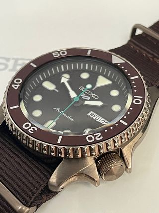 Reloj Seiko 5 Sport Brown SRPD85K1