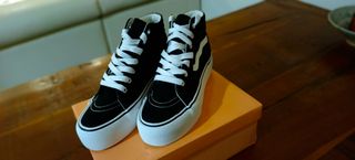 Zapatillas estilo Vans plataforma negras y blancas
