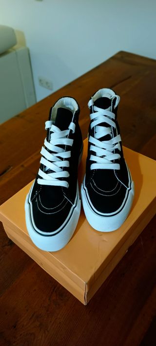 Zapatillas estilo Vans plataforma negras y blancas