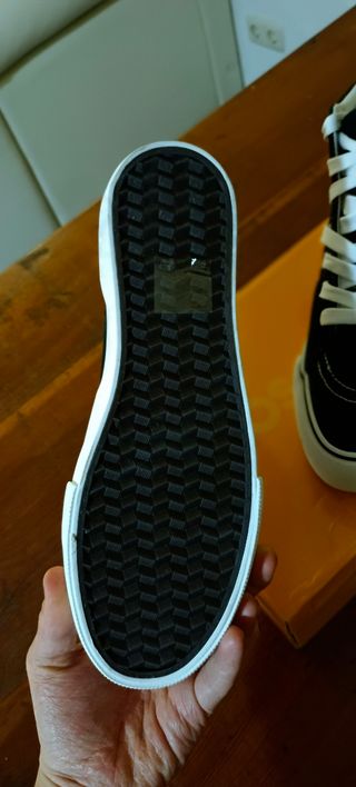Zapatillas estilo Vans plataforma negras y blancas