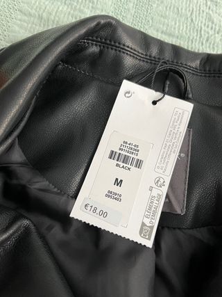 Campera Cuero Sintético Primark Negra
sin uso 