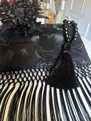 clutch de mantón negro