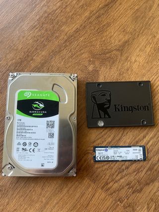 3 Discos Duros: Seagate 1TB + Kingston 250GB SSD