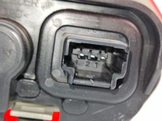 PILOTO TRASERO DERECHO RENAULT FLUENCE (3)
