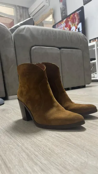 Botines. Marca: Valverde del camino.