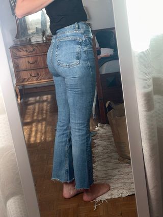 Pantalón vaquero acampanado