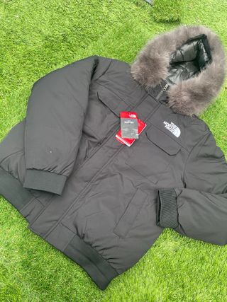 Chaqueta The North Face Negra con Capucha de pelos