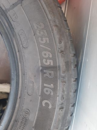 Rueda Neumático 235/65 R 16 C Michelin