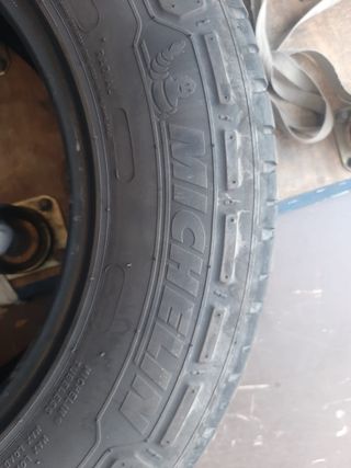 Rueda Neumático 235/65 R 16 C Michelin