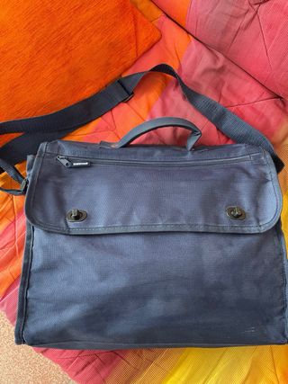 Valigetta blu con tracolla