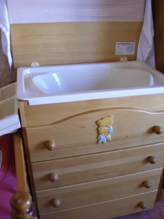 Cuna y mueble