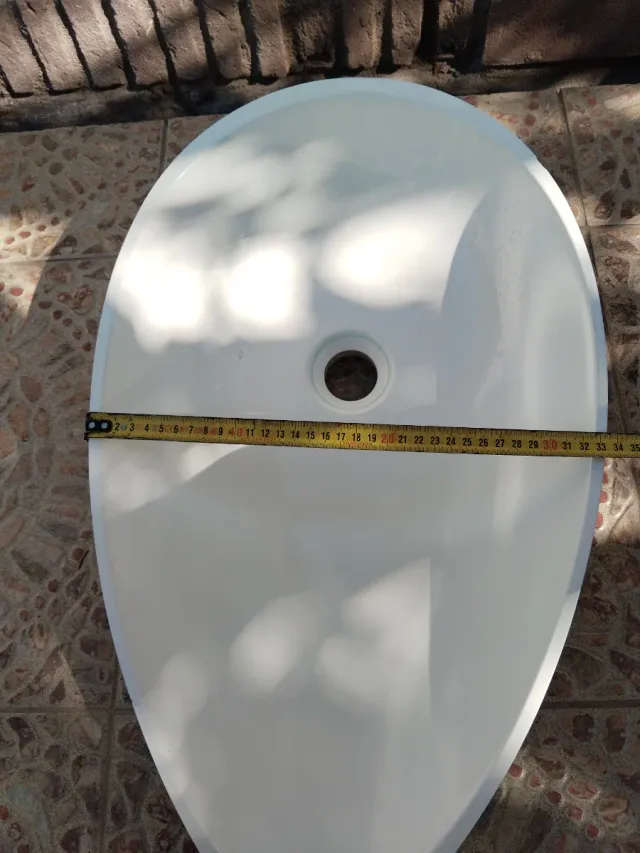 Lavabo blanco ovalado