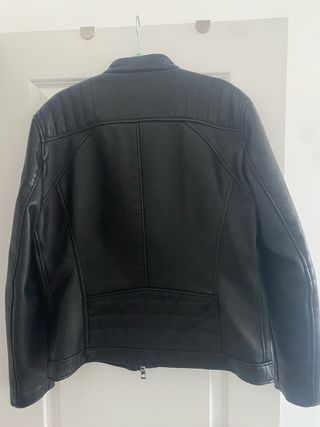 Chaqueta efecto piel Zara negra