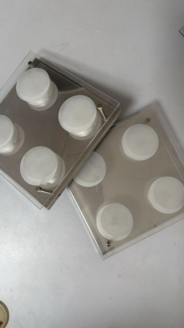 Focos y plafones de metal y cristal