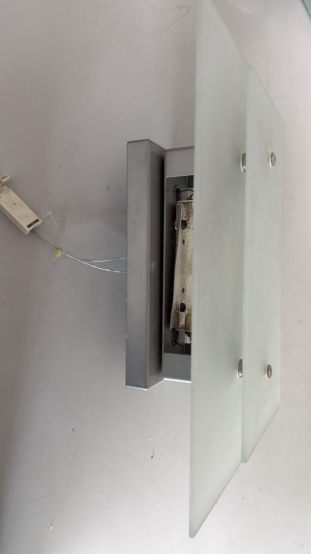 Focos y plafones de metal y cristal