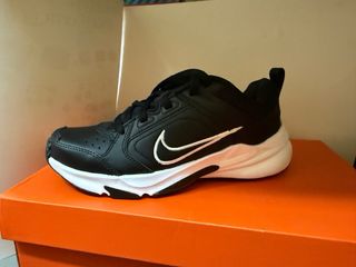 Zapatillas Nike Negras y Blancas